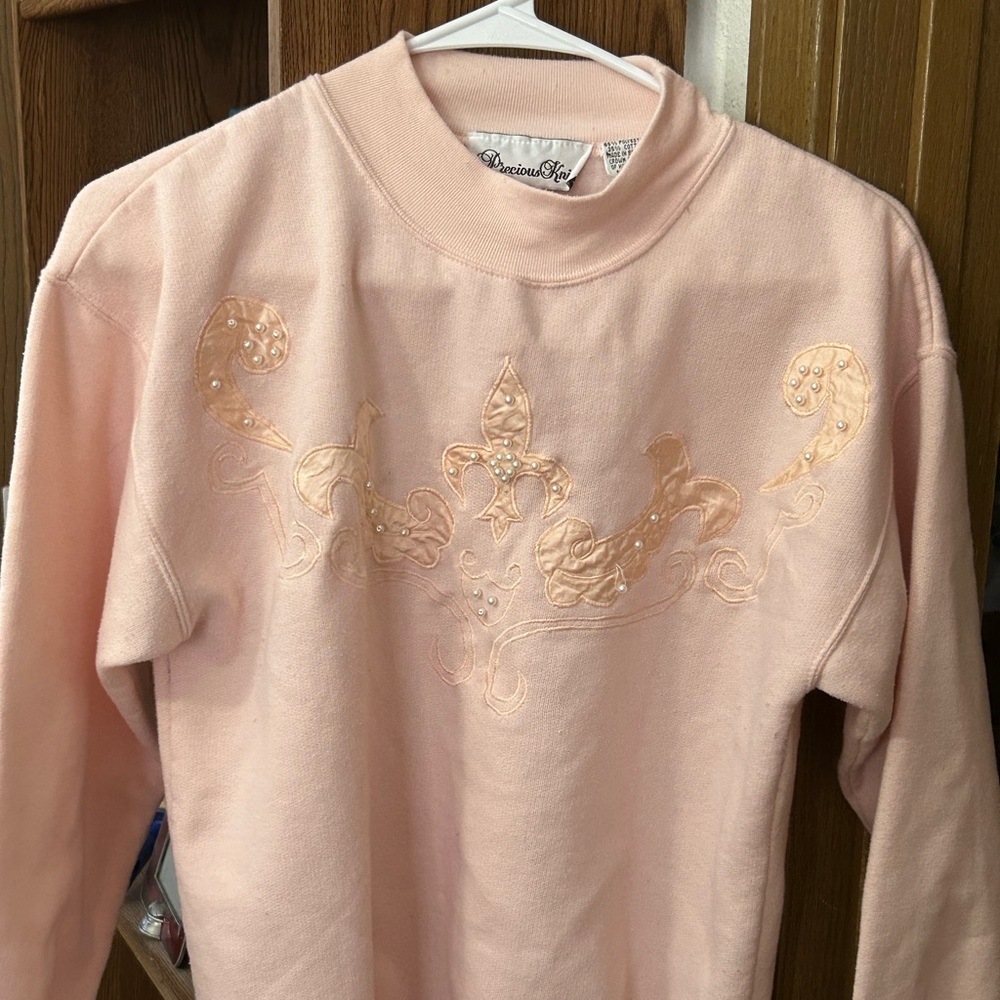 Women’s vintage sweater. Beautiful peach color. Never worn.